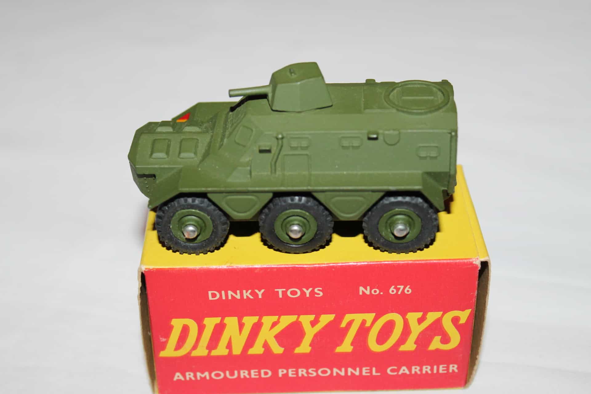 Dinky toys best sale armoured personnel carrier