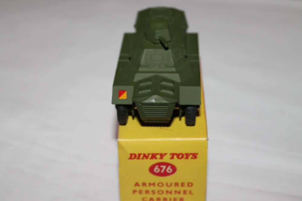 Dinky Toys 676 Armoured Personnel Carrier-front