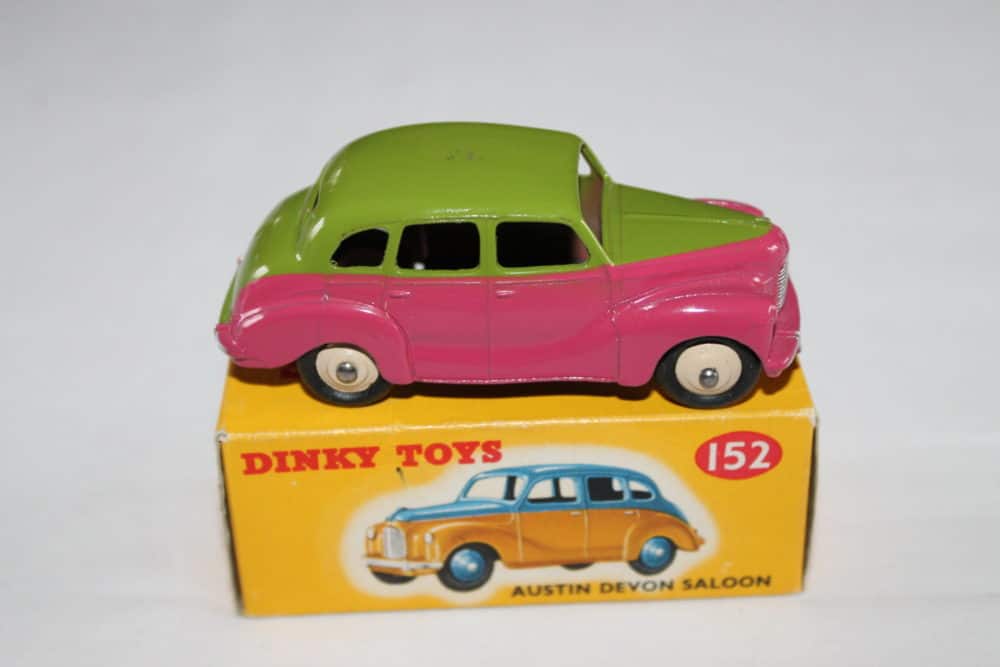 Dinky Toys 152 Austin Devon-side