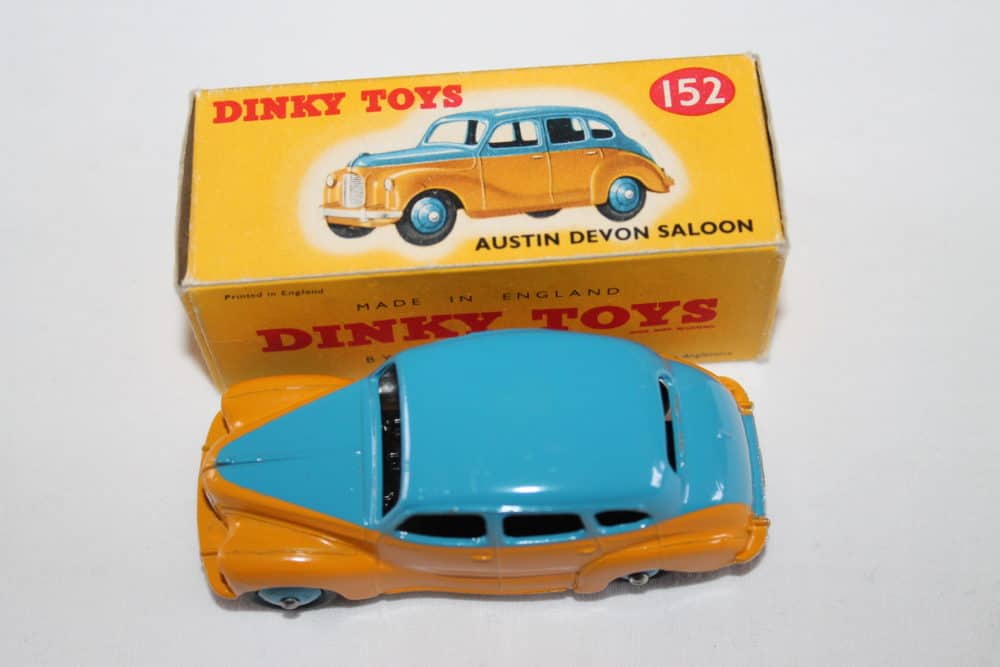 Dinky Toys 152 Austin Devon-top