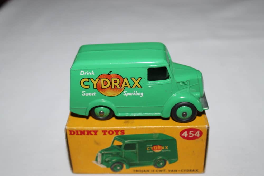 Dinky Toys 454 Trojan 'Cydrax' Van-side