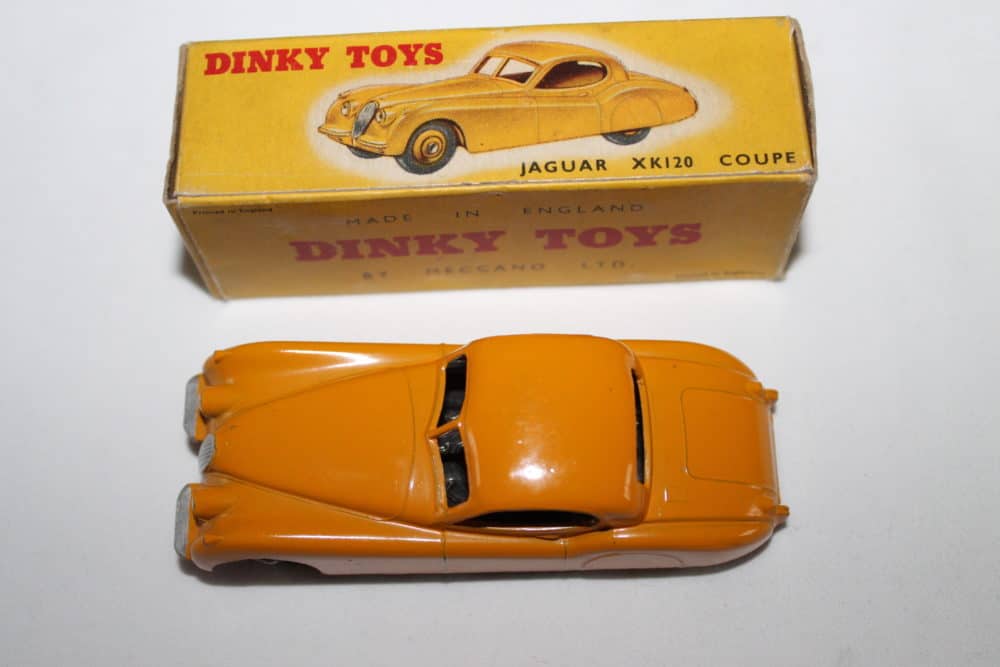 Dinky Toys 157 Jaguar XK120-top