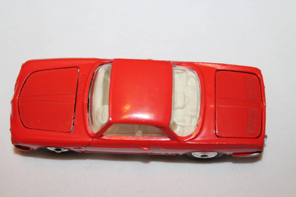 Corgi Toys 239 Volkswagen 1500 Kharmann Ghia-top