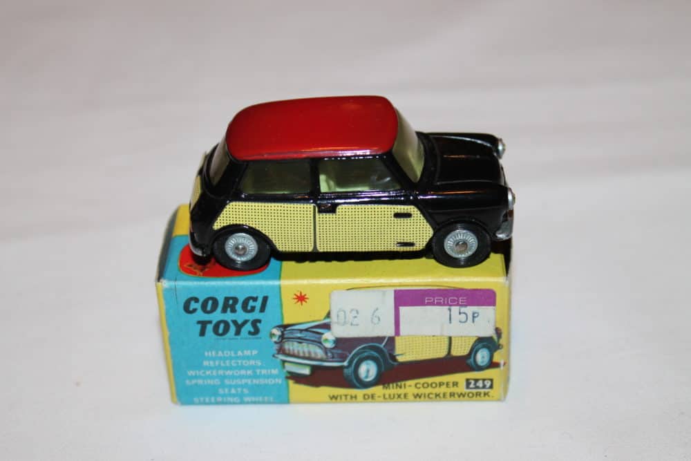 Corgi Toys 249 Mini-Cooper Wickerwork-side