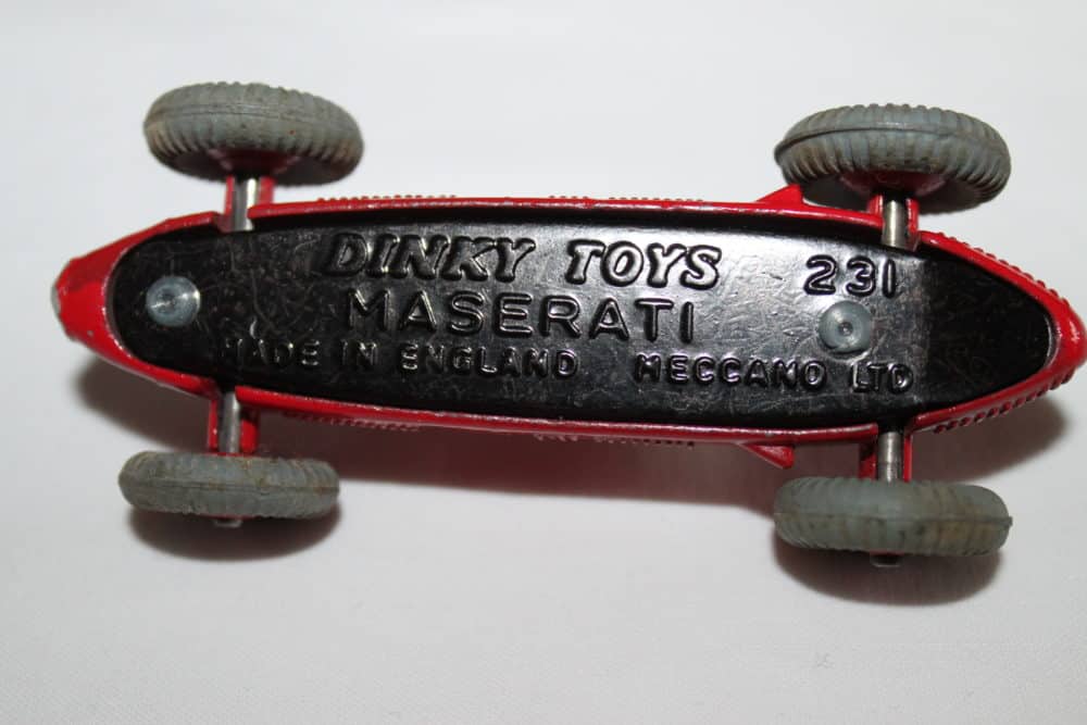 Dinky Toys 231 Maserati Racing Car-base