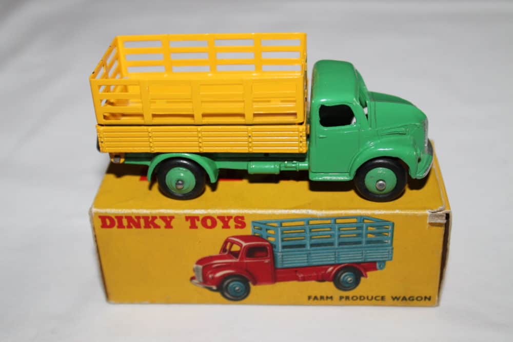 Dinky Toys 030N/343 Farm Produce Wagon-side