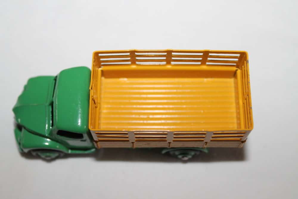 Dinky Toys 030N/343 Farm Produce Wagon-top