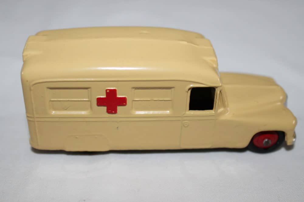 Dinky Toys 030H Trade Box & Daimler Ambulance-side