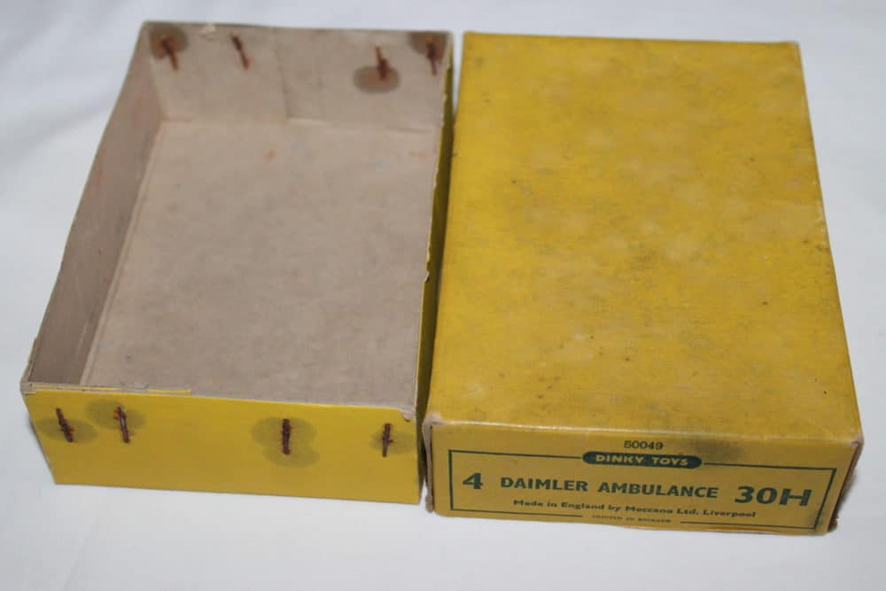 Dinky Toys 030H Trade Box & Daimler Ambulance-openbox