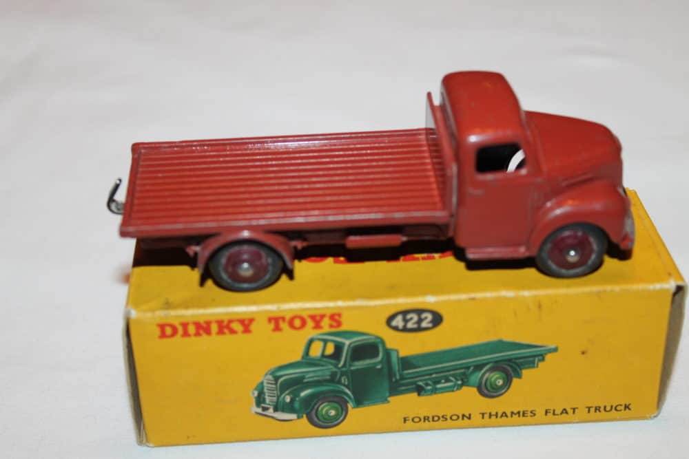 Dinky Toys 422/030R Fordson Thames Flat truck-side