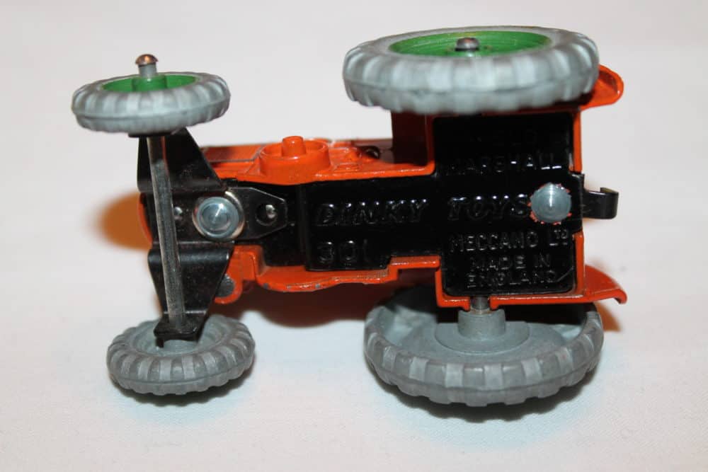 Dinky Toys 301 Field Marshall Tractor-base