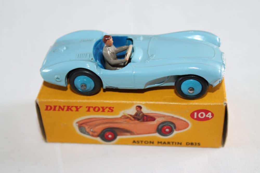 Dinky Toys 104 Aston Martin DB3S-side