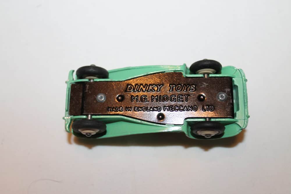 Dinky Toys 102 MG Midget-base