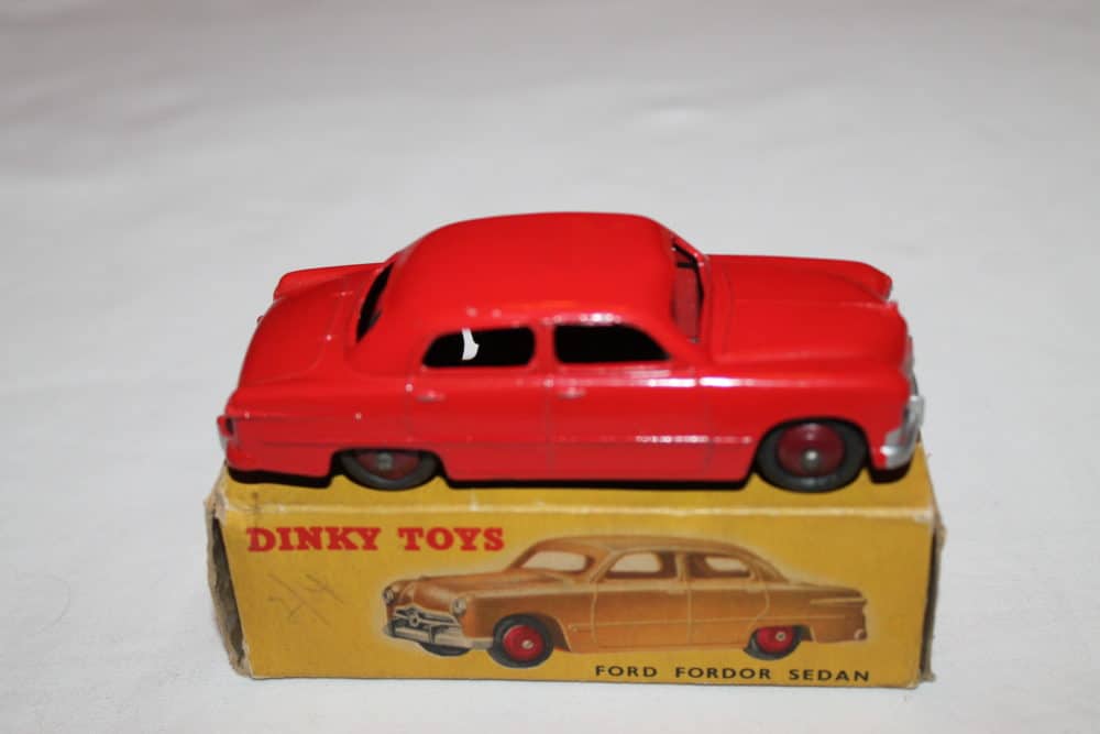 Dinky Toys 170 Ford Forder-side