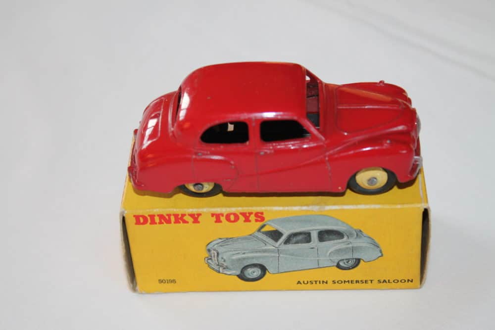Dinky Toys 040J/161 Austin Somerset-side