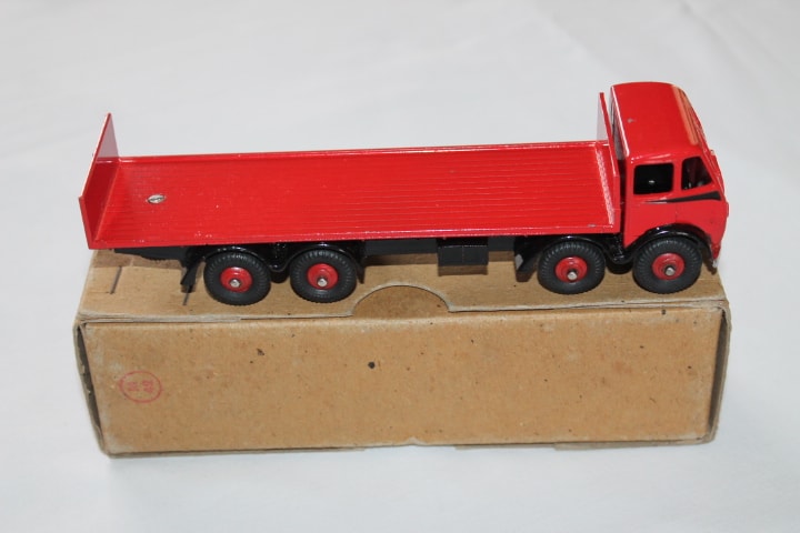 Dinky Toys 503 1st Cab Foden Flat truck with Tailboard-side