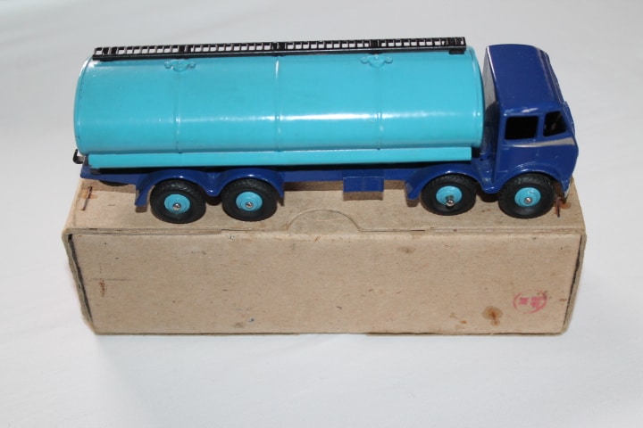 Dinky Toys 504 1st Cab Foden Tanker-side