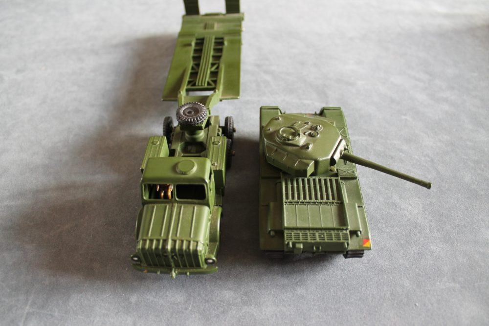 tank transporter & tank gift set dinky toys 698 front