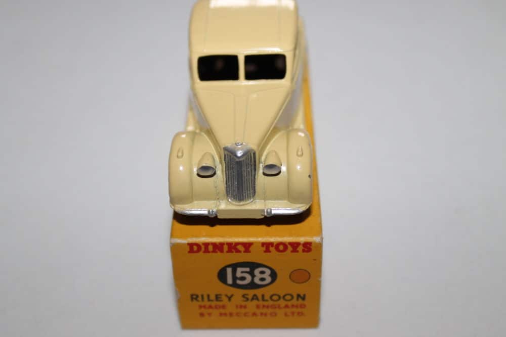 Dinky Toys 158 Riley Saloon-front