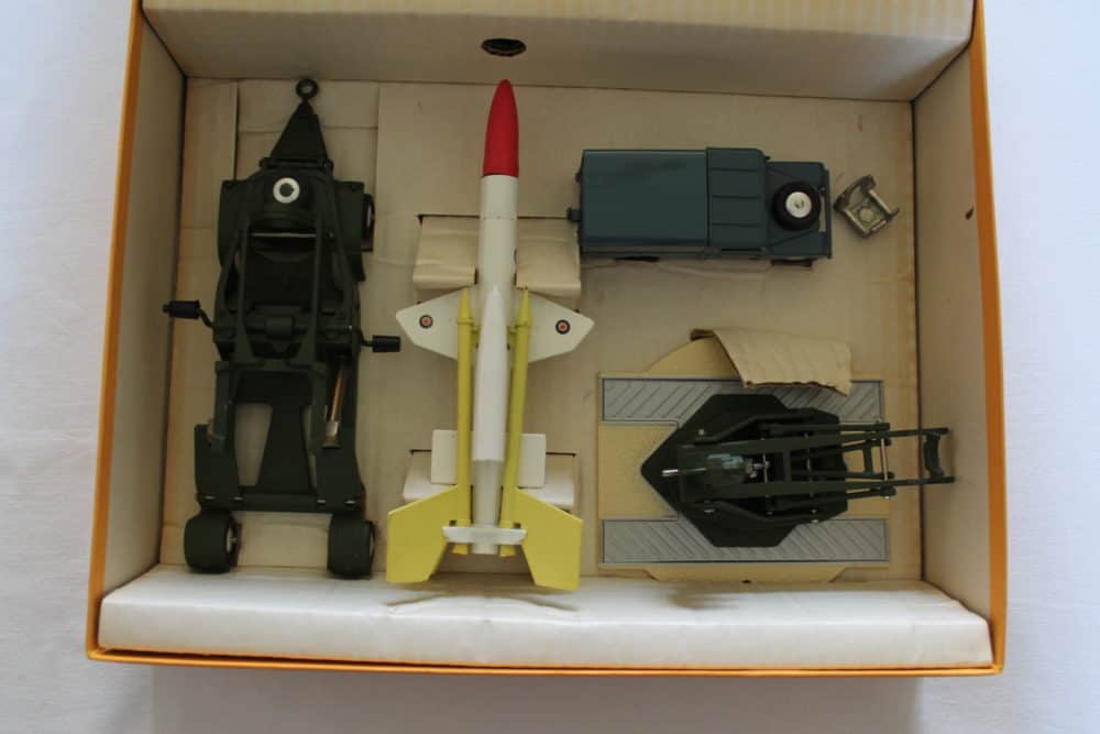 Corgi Toys Gift Set No 4 Bloodhound Guided Missile-Launching Ramp-Trolley-R.A.F Land Rover-items