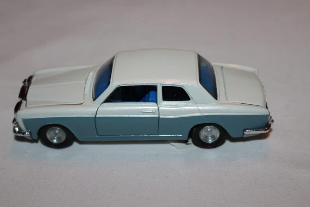 Corgi Toys 273 Rolls Royce Silver Shadon 'Mulliner works'-leftside