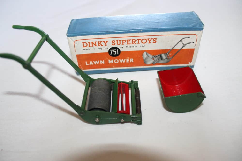Dinky Toys 751 Lawn Mower-side