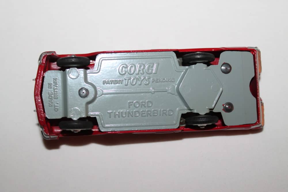 Corgi Toys 215S Ford Thunderbird-Open Sports-base