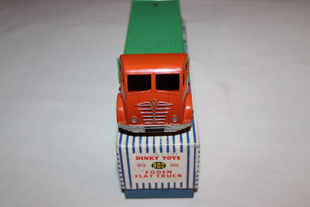 Dinky Toys 902 2nd Cab Foden Flat truck-front