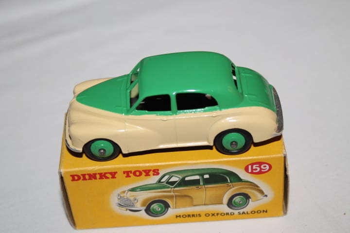 Dinky Toys 159 Morris Oxford