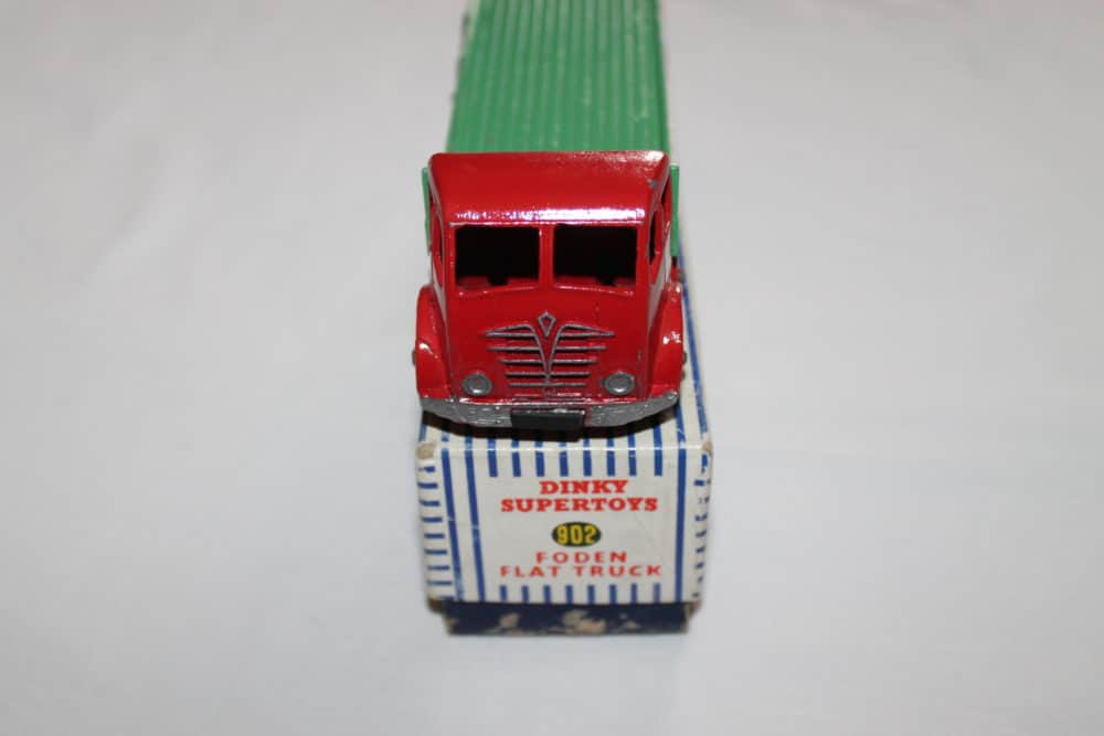 Dinky Toys 902 Foden 2nd Cab Flatbed Lorry