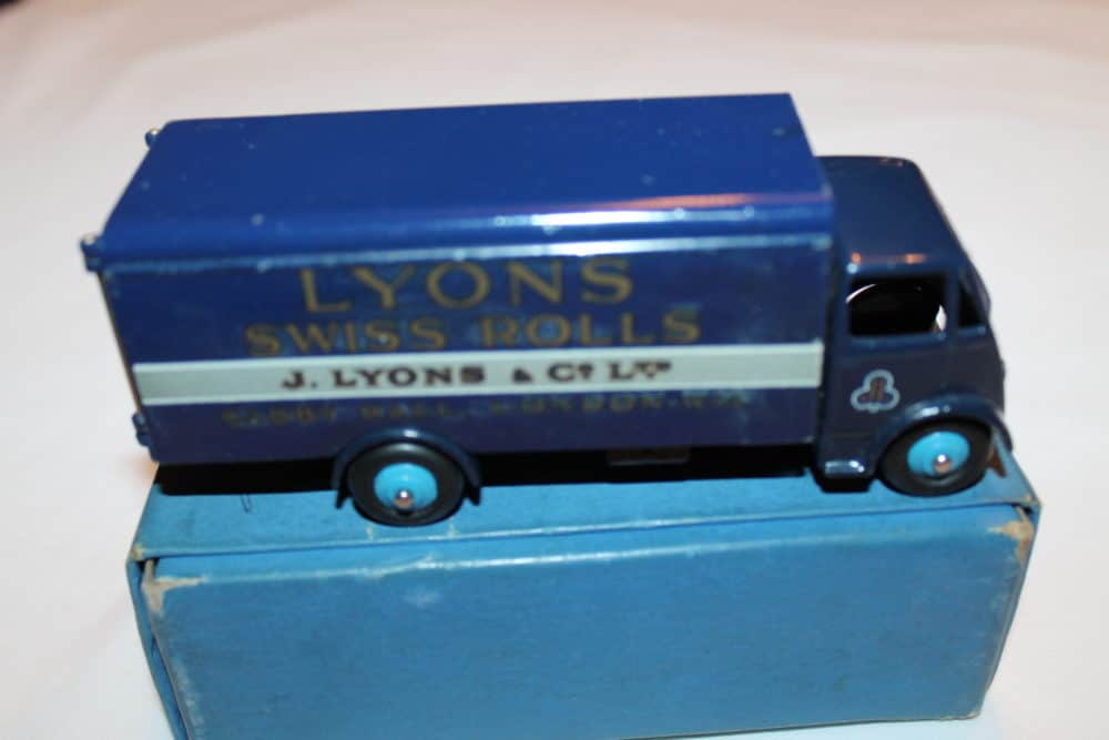 Dinky Toys 514 Guy Lyons Van-side