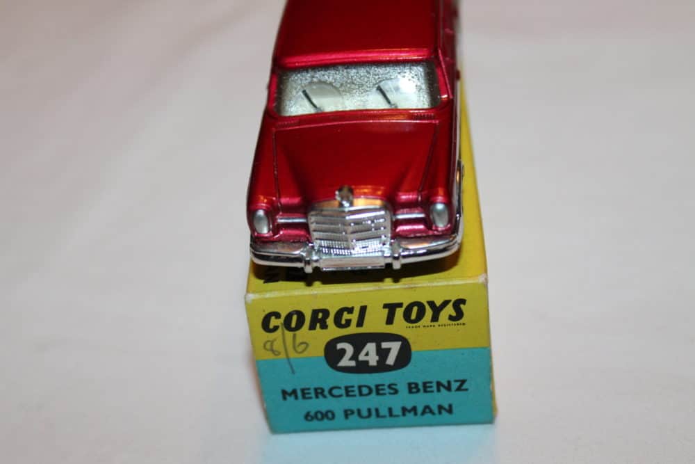 Corgi Toys 247 Mercedes Benz 600 Pullman-front