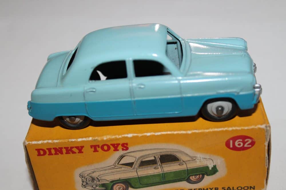Dinky Toys 162 Ford Zephyr Two Tone Blue-side