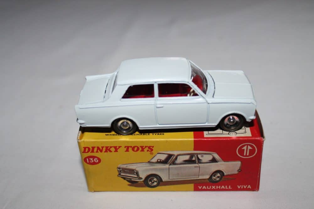 Dinky Toys 136 Vauxhall Viva-side