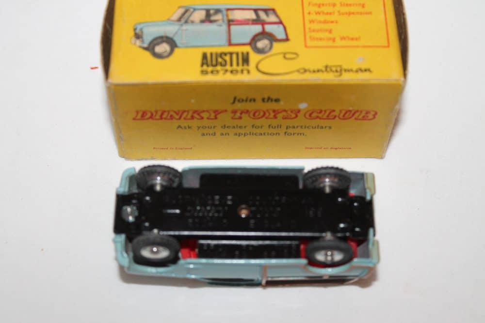 Dinky Toys 199 Austin 7 Countryman-base