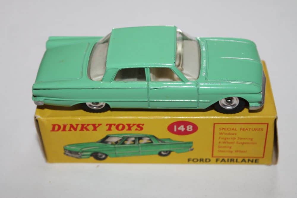 Dinky Toys 148 Ford Fairlane-side