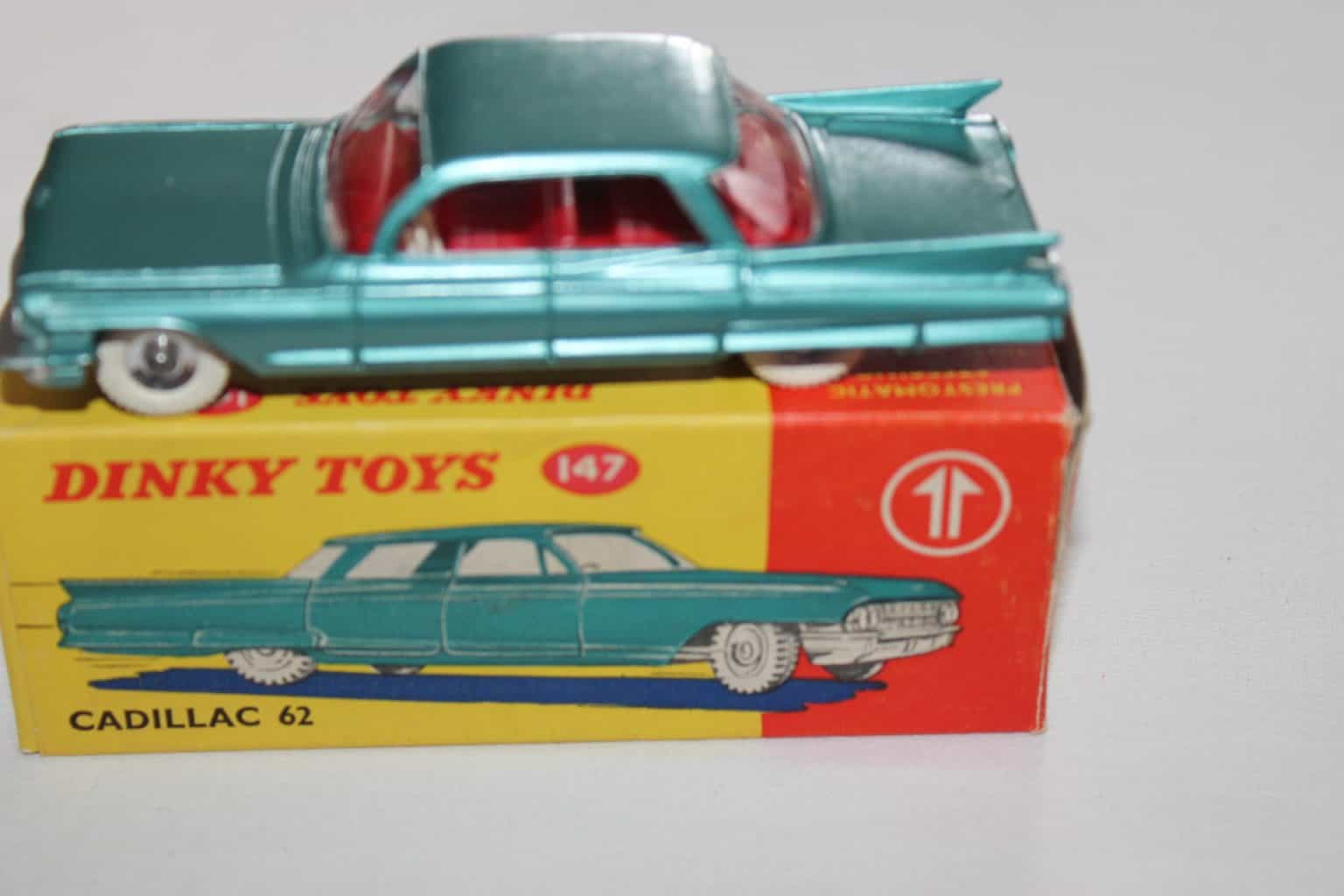 VINTAGE DINKY TOYS 147 CADILLAC '62 COUPE IN ORIGINAL BOX 1962-69