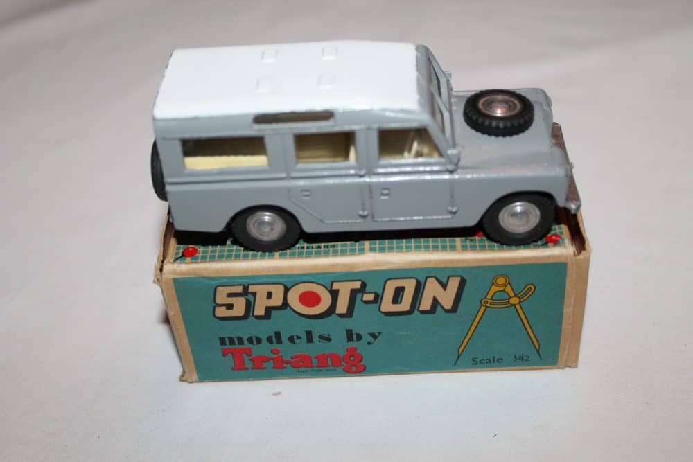 Spot-On Toys 161 L.W.B. Land Rover-side