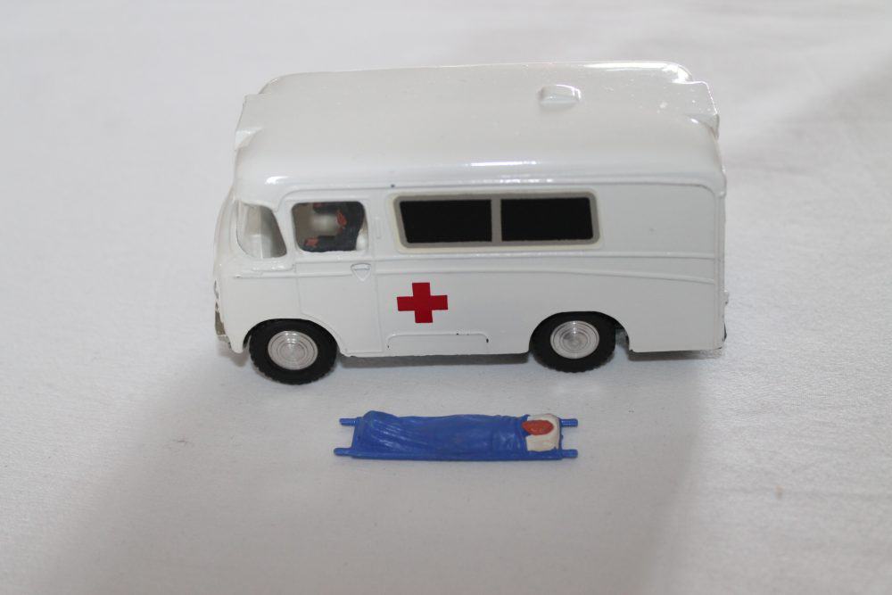 Spot-On Toys 207 Morris Wadham Ambulance