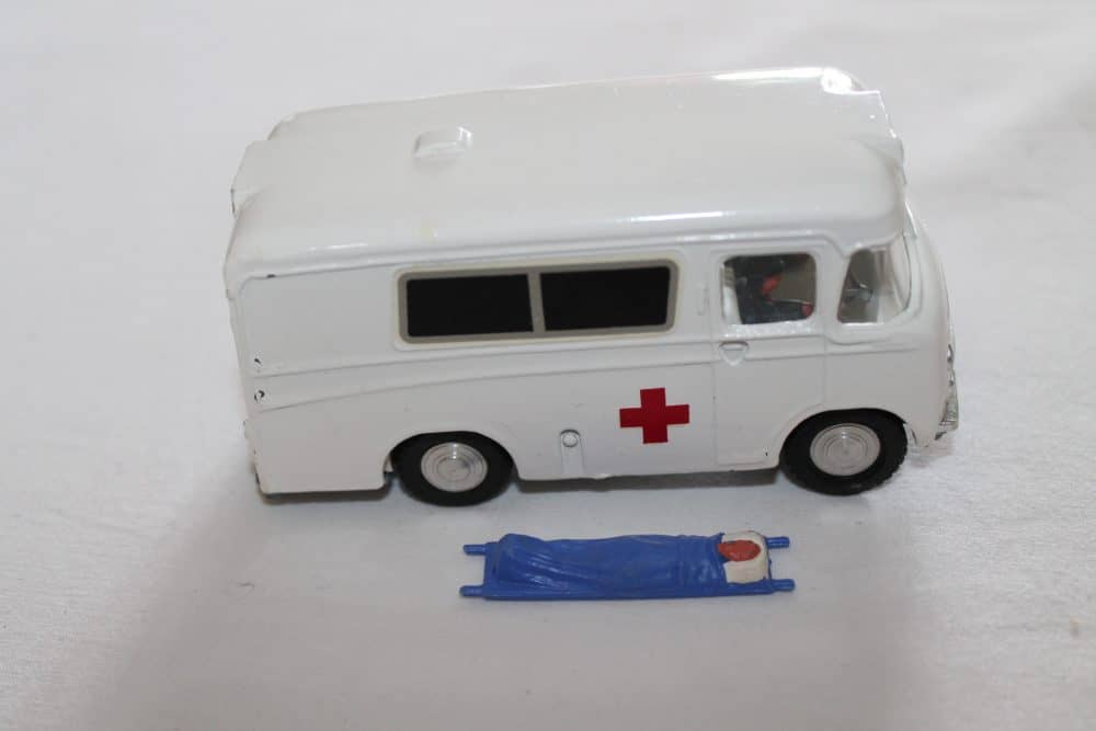 Spot-On Toys 207 Morris Wadham Ambulance-side
