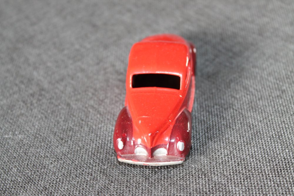 lincoln-zephyr-red-and-maroon-and-red-wheels-dinky-toys-39cu-front