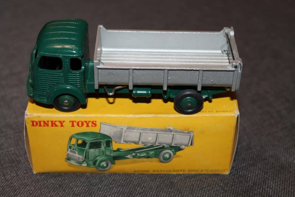 simca-cargo-truck-dark-green-and-silver-french-dinky-33b