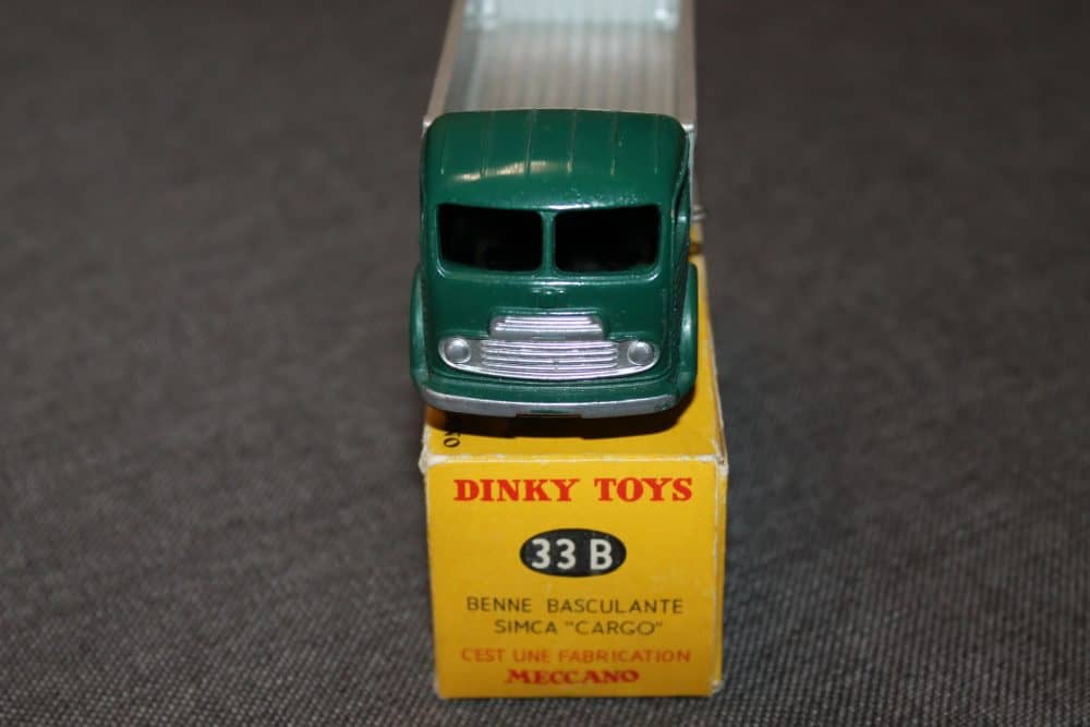 simca-cargo-truck-dark-green-and-silver-french-dinky-33b-front