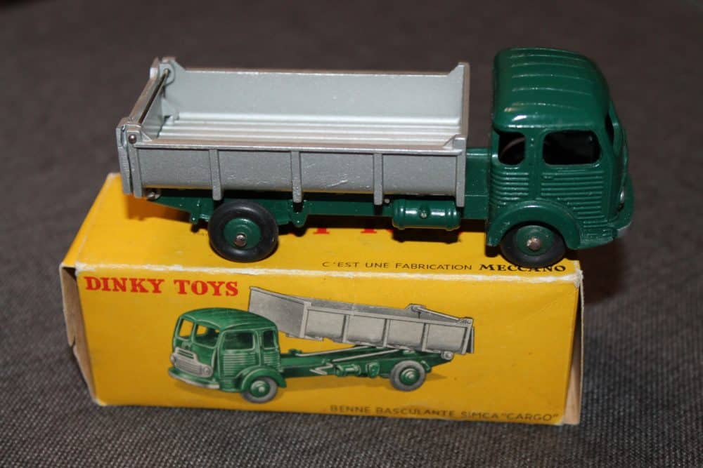 simca-cargo-truck-dark-green-and-silver-french-dinky-33b-side