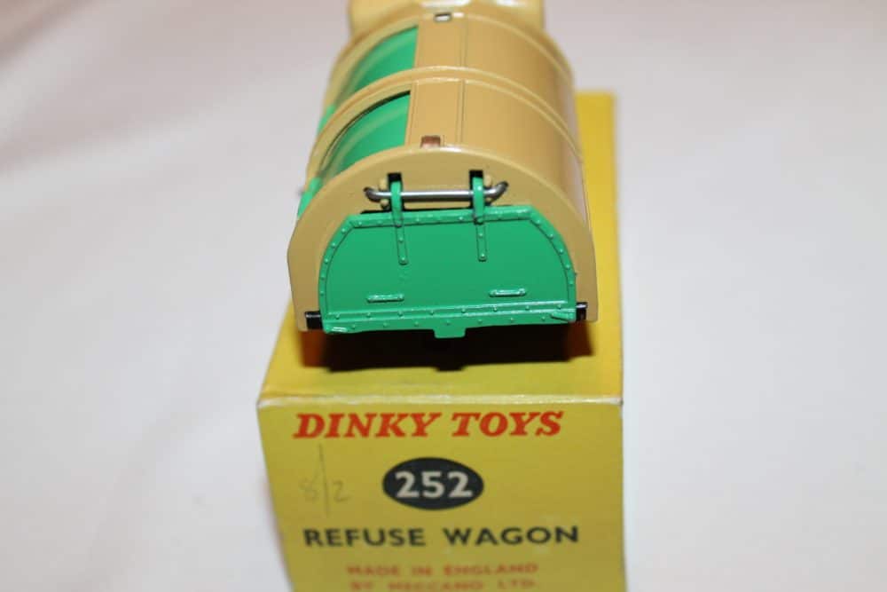 Dinky Toys 252 Refuse Wagon-back