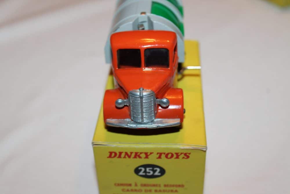Dinky Toys 252 Refuse Wagon-front