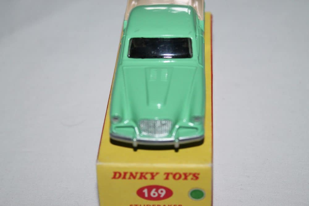 Dinky Toys 169 Studebaker Golden Hawk-front
