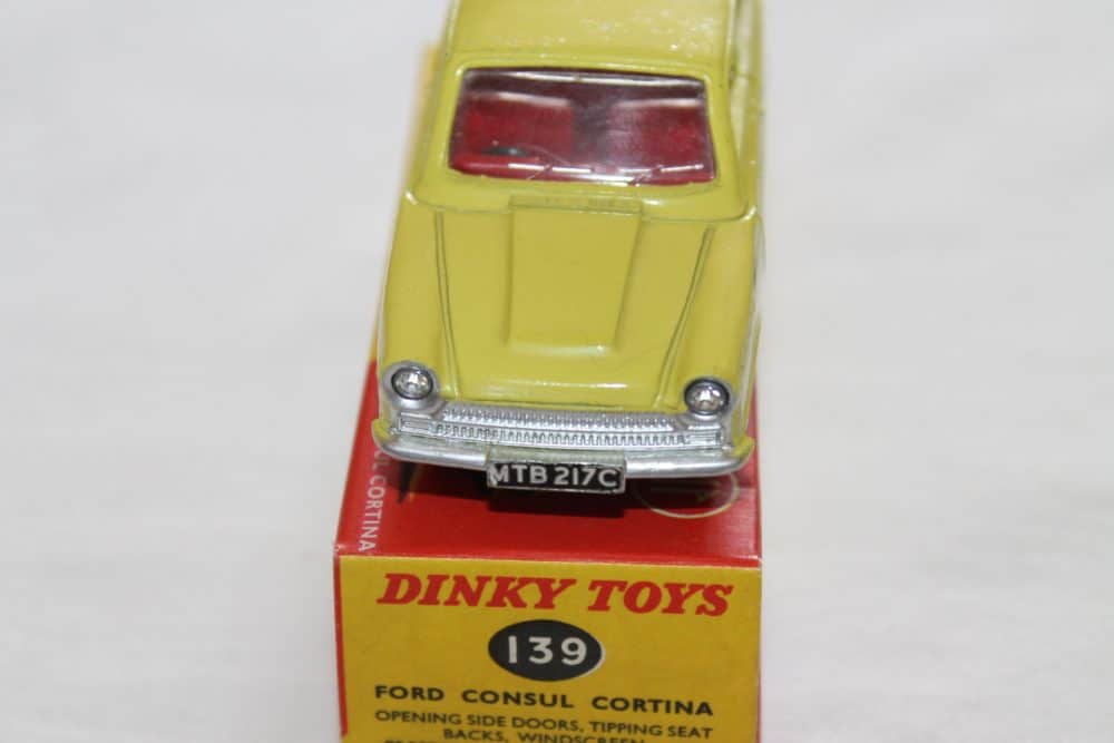 Dinky Toys 133 Ford Cortina-front