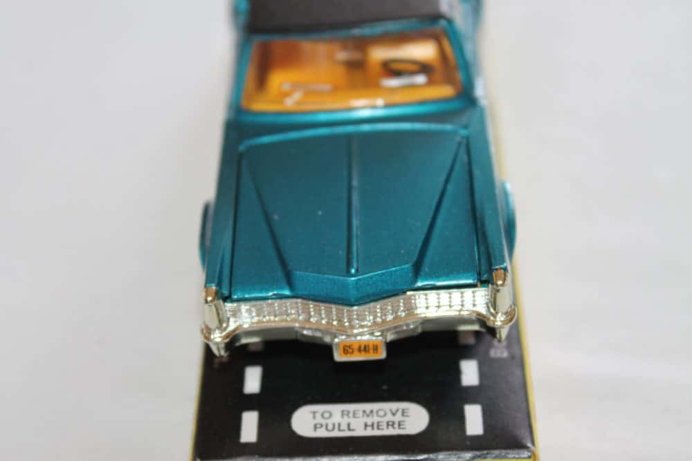 Dinky Toys 175 Cadillac Eldorado Rare colour-front