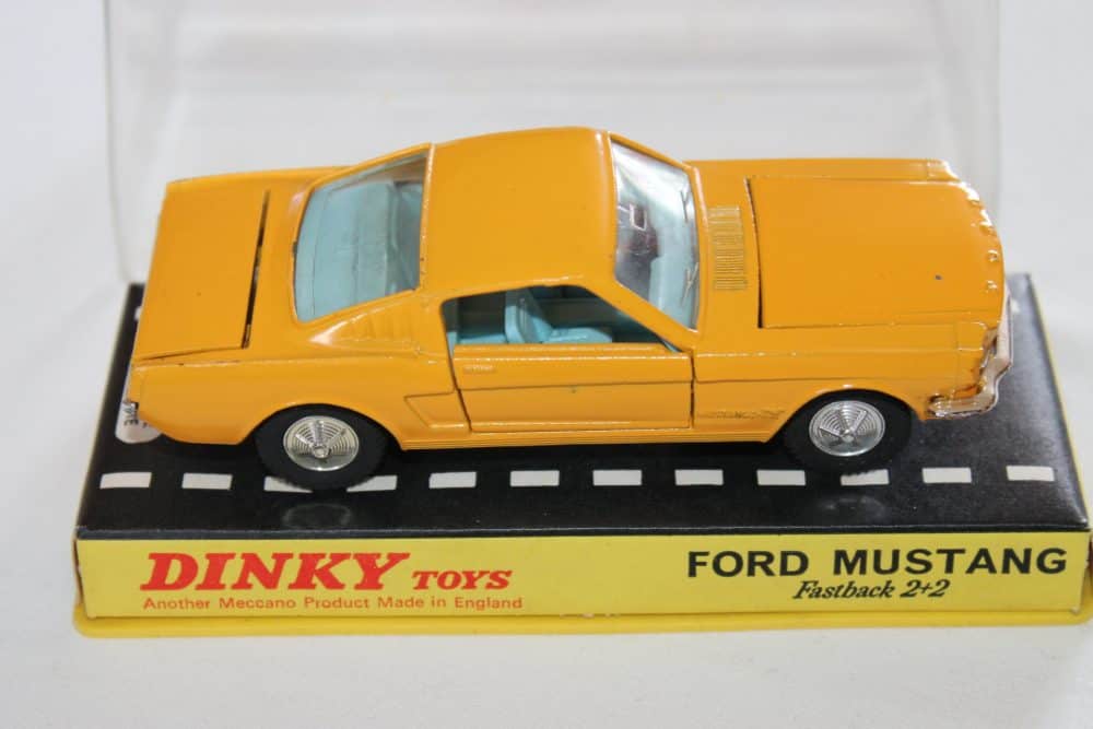 Dinky Toys 161 Ford Mustang-side